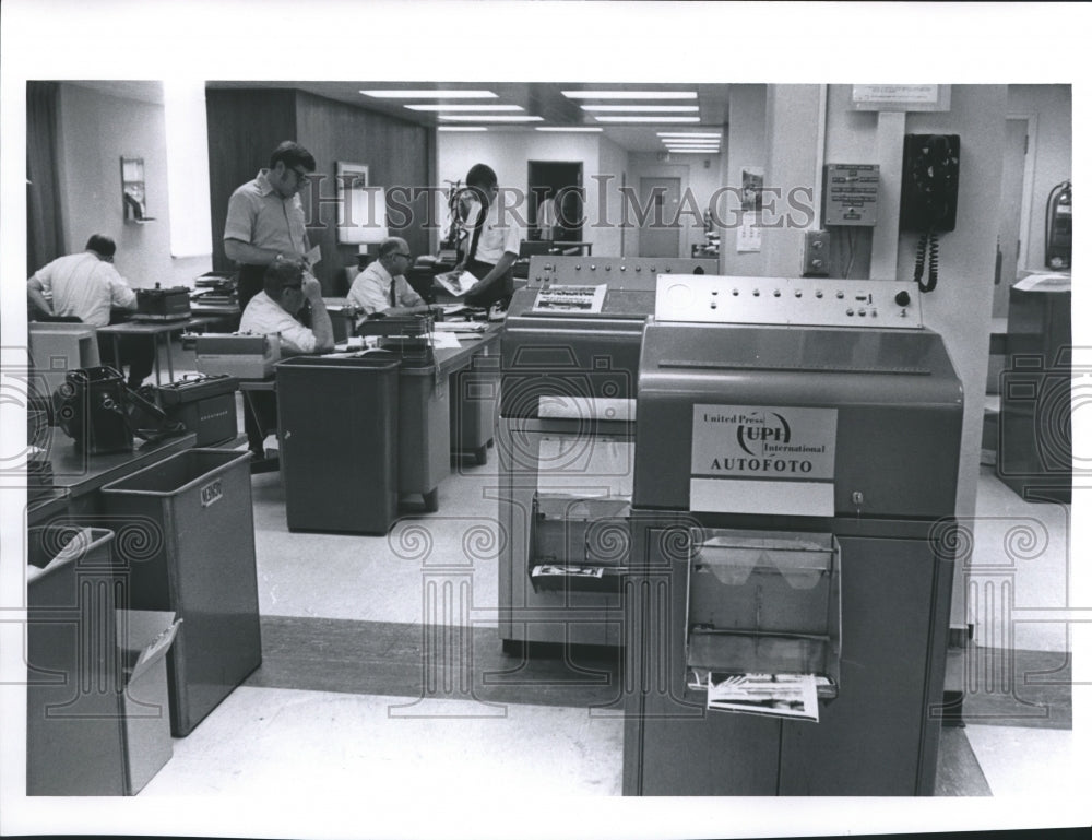 1971 Press Photo News room at Milwaukee Sentinel - mjb01875 - Historic Images