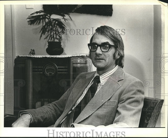 1980 Press Photo Father James Ewens, Milwaukee hospice director - mjb01973 - Historic Images