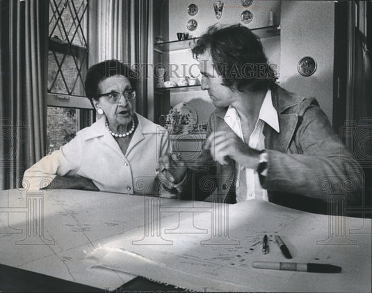 1974 Press Photo Kitty Ewens and Roger Welch at Milwaukee Art Center - Historic Images