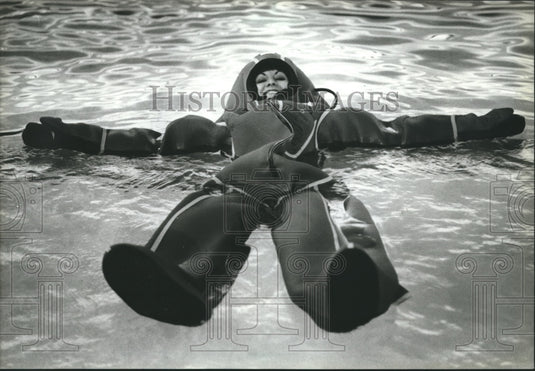 1983 Press Photo Vicki Boehm of Mequon in pool at Arrowhead High School - Historic Images