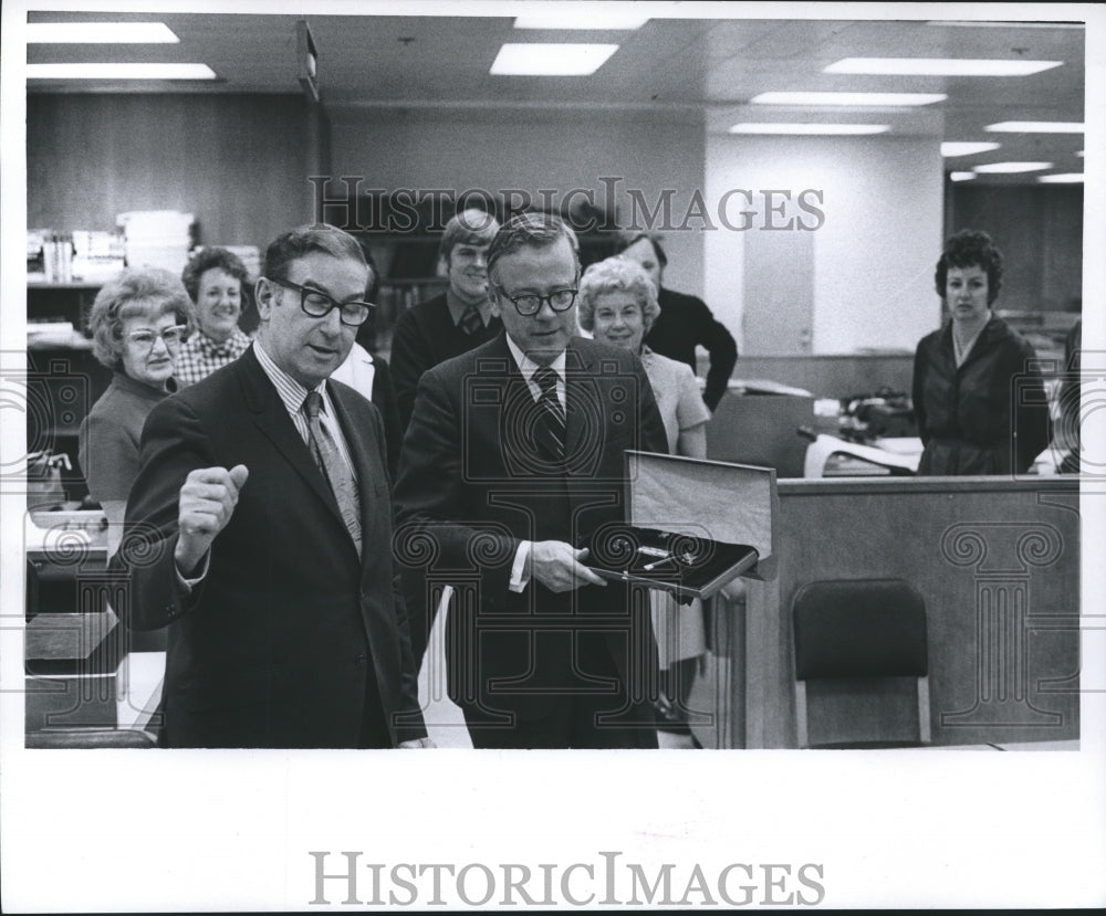 1970 Press Photo Milwaukee Journal Employee Warren Engstrom Honored - mjb02038 - Historic Images