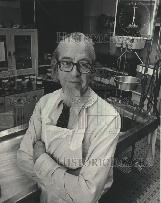 1984 Press Photo Chesley Erwin has been the County Medical Examiner for 12 years - Historic Images
