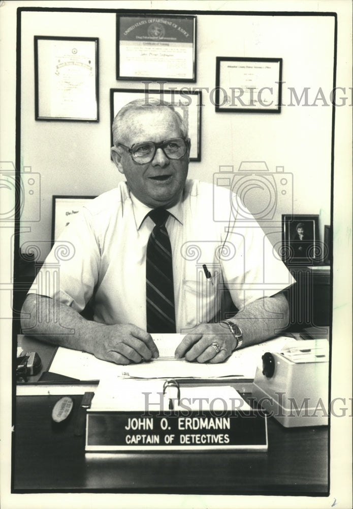 1988 Press Photo Captain John O. Erdmann of West Allis Police Dept. will retire - Historic Images