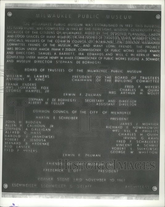 1965 Press Photo Milwaukee Public Museum bronze plaque to honor citizens' help-Historic Images