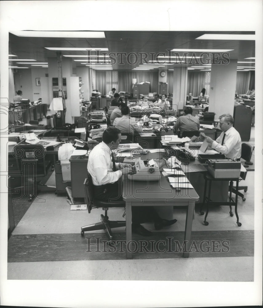 1972 Press Photo Overall view of the Milwaukee Sentinel Newsroom news department-Historic Images