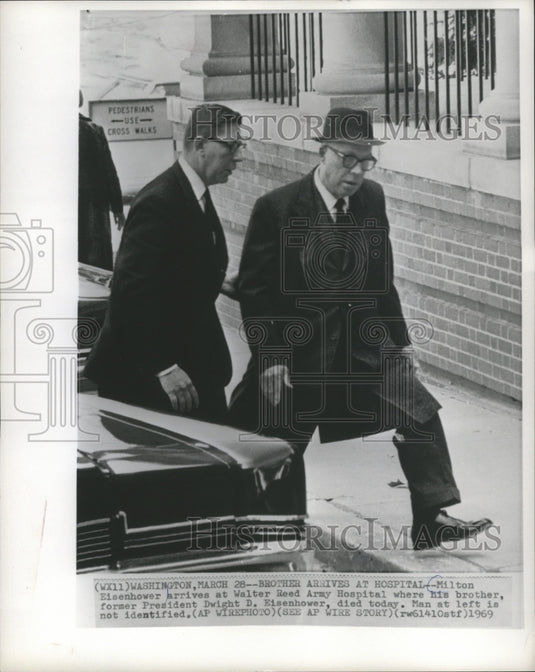 1969 Press Photo Milton Eisenhower Arrives at Walter Reed Hospital in Washington - Historic Images
