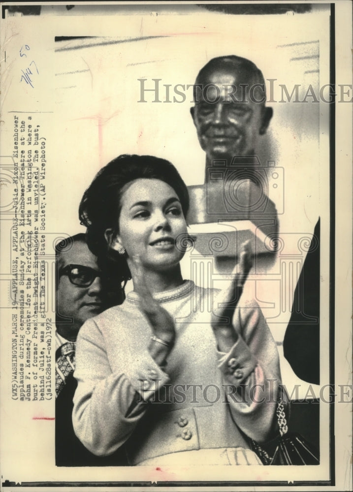 1972 Press Photo Julie NIxon Eisenhower Applauds as Bust of Father Is Unveiled - Historic Images