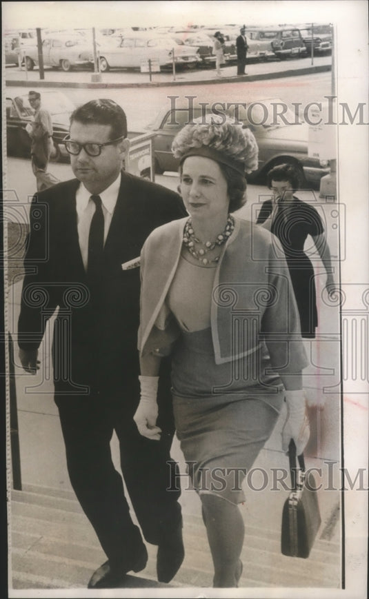1962 Press Photo Billie Sol Estes, Patsy Estes Federal Courthouse El Paso, Texas - Historic Images