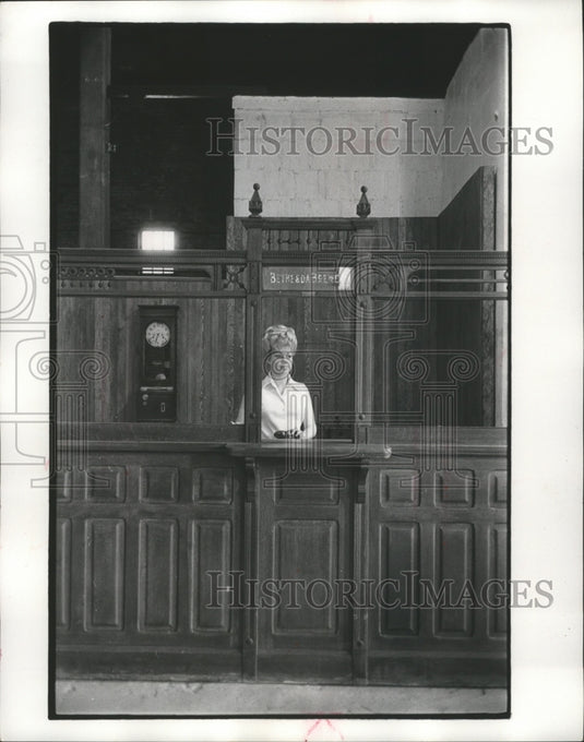 1972 Press Photo Donna Olson in the Museum's Terminal in East Tory, Wisconsin - Historic Images