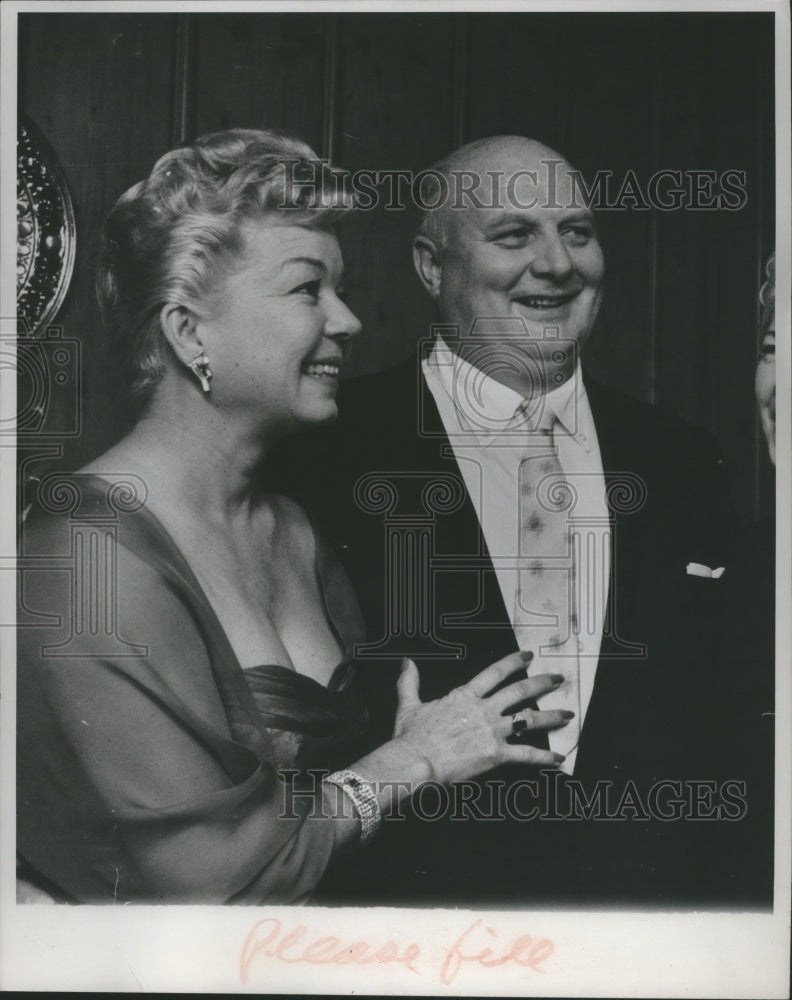 1959 Press Photo Mr. and Mrs. Ralph Evinrude of Evinrude Motors in Milwaukee - Historic Images