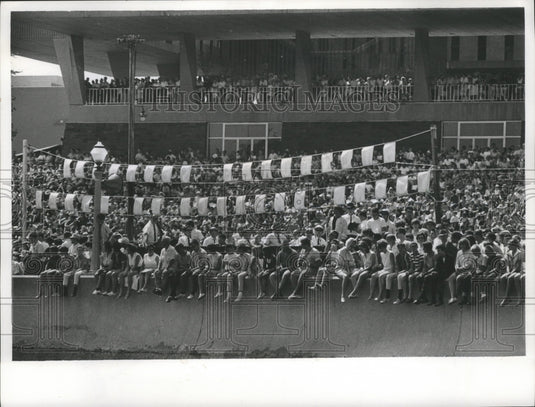 1966 Press Photo 50000 People Watch Young America on Water Show Jamboree-Historic Images