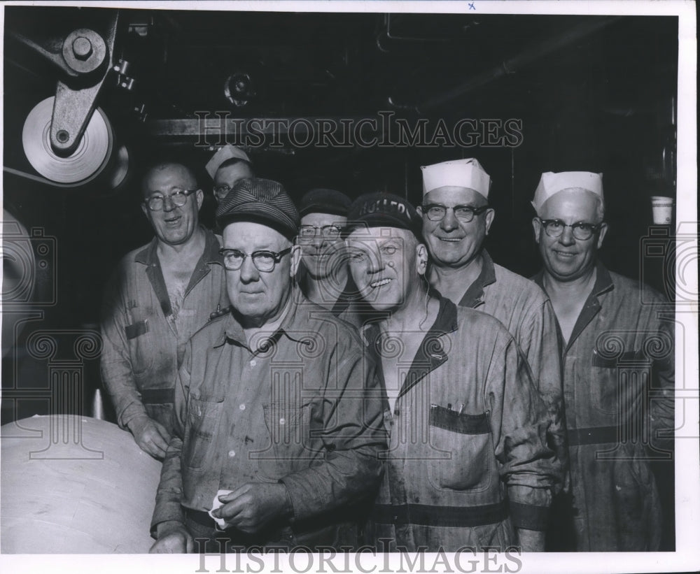 1957 Press Photo Milwaukee Journal Pressroom employee Robert Couture retires - Historic Images