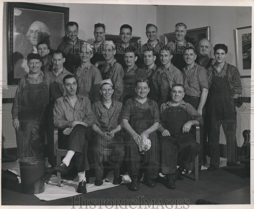 Press Photo Milwaukee Journal Pressroom employees group picture - mjb02983 - Historic Images