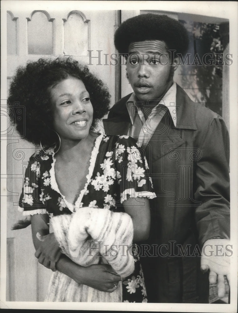 1974 Press Photo Actor Mike Evans as Lionel Jefferson with Fellow Actress - Historic Images