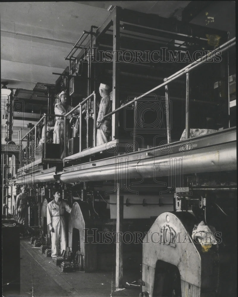 1953 Press Photo The Milwaukee Journal Departments-Press Room - mjb03278- Historic Images