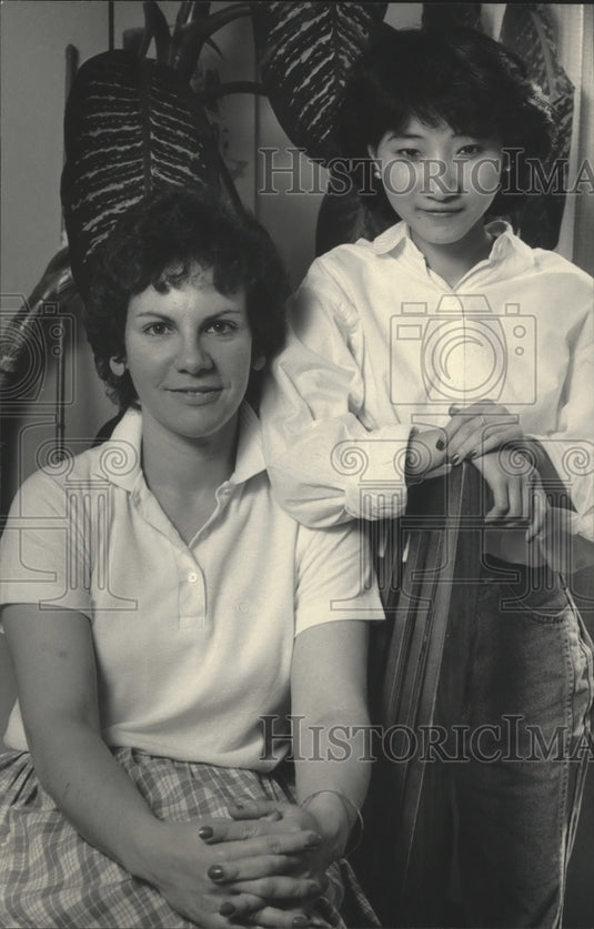 1986 Press Photo Sonia Hernandez Evans and TrucAnh Nguyen of Waukesha, WI - Historic Images