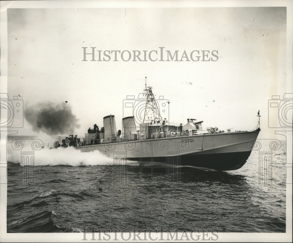 1953 Press Photo The Bold Pioneer, First of Two, Maneuvers Off Gosport, England - Historic Images