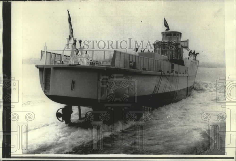 1972 Press Photo England's New Navy Ship Design - mjb03790 - Historic Images