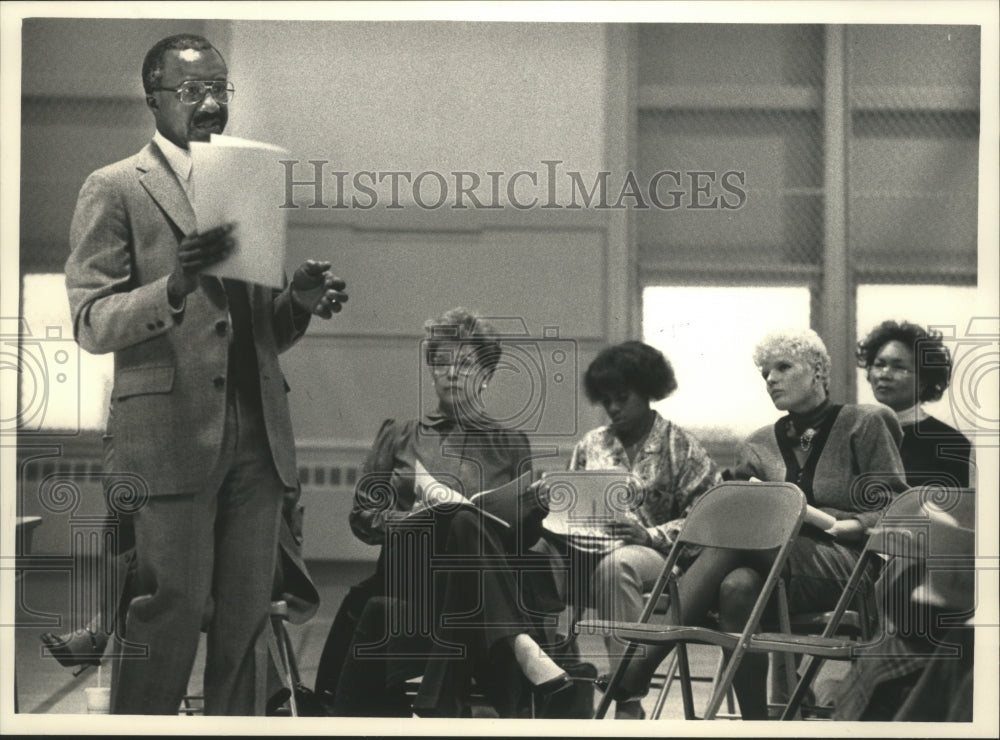 1987 Press Photo Hawthorne Faison, Milwaukee schools superintendent - Historic Images