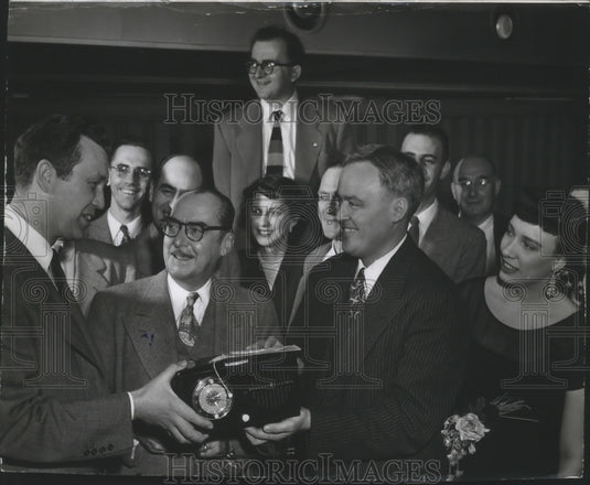 1950 Press Photo Milwaukee Journal Radio City Employees - mjb03989 - Historic Images