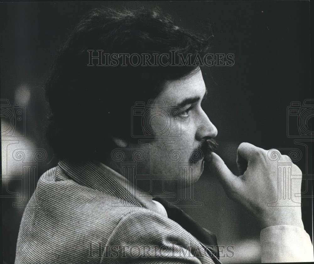 1981 Press Photo Attorney Thomas P Farley during the Schoemperlen case. - Historic Images