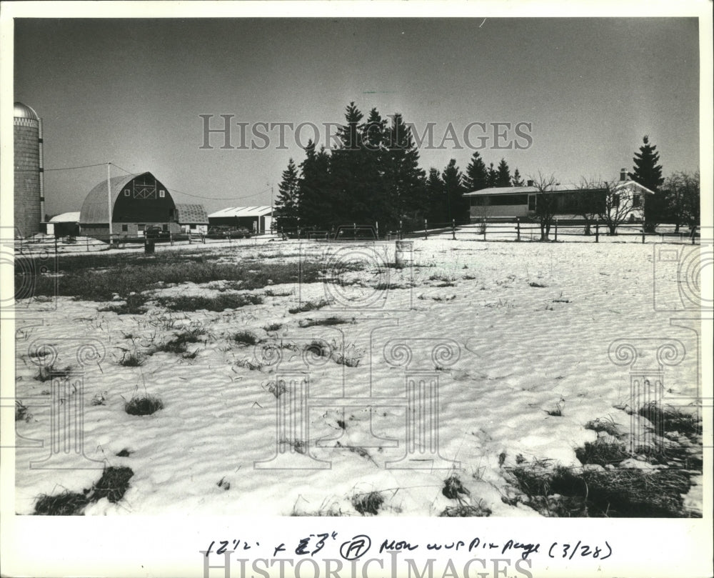 1983 Press Photo Bitner family dairy farm  at Poplar in northern Douglas County - Historic Images