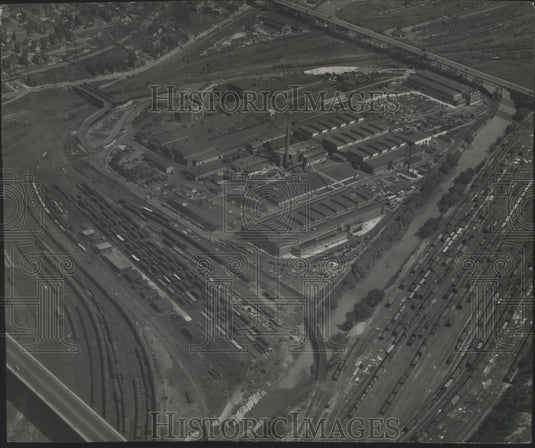 1945 Press Photo Falk Corporation, Milwaukee, Wisconsin, view from airplane - Historic Images