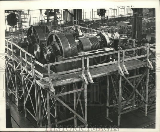 1974 Falk Corporation designs a drive for a hydro-electric project. - Historic Images