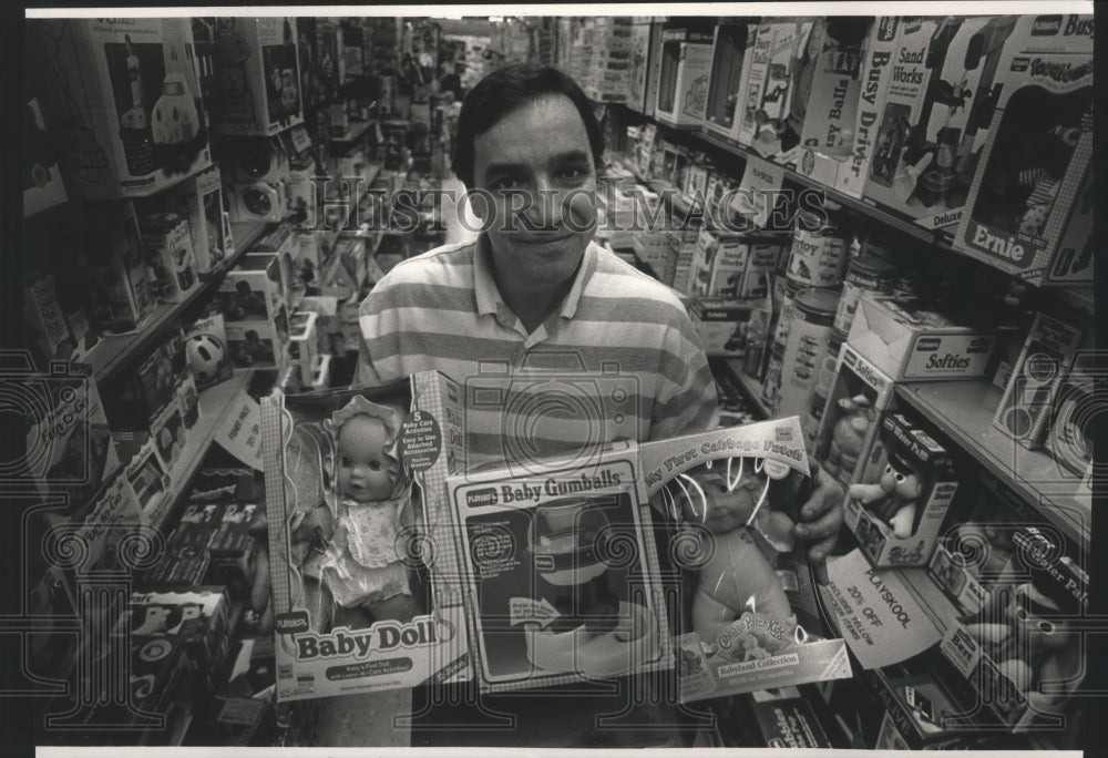 1992 Press Photo Ed Evanoff, owner of the Evans Store in Sheboygan Falls - Historic Images