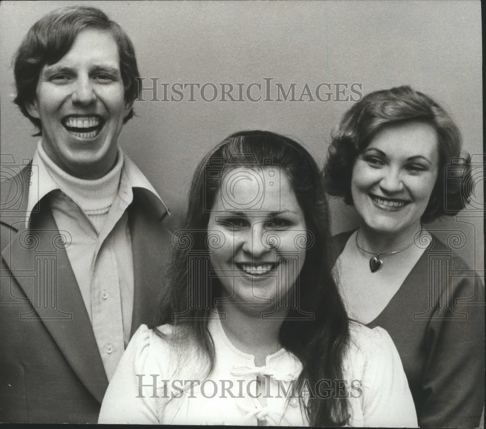 1977 Press Photo Mary Scovell and Group, Winners of Metropolitan Opera Auditions - Historic Images