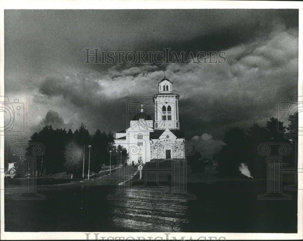 1972 Press Photo Kerimaki Church in Savonlinna, Finland Against A Stormy Sky-Historic Images