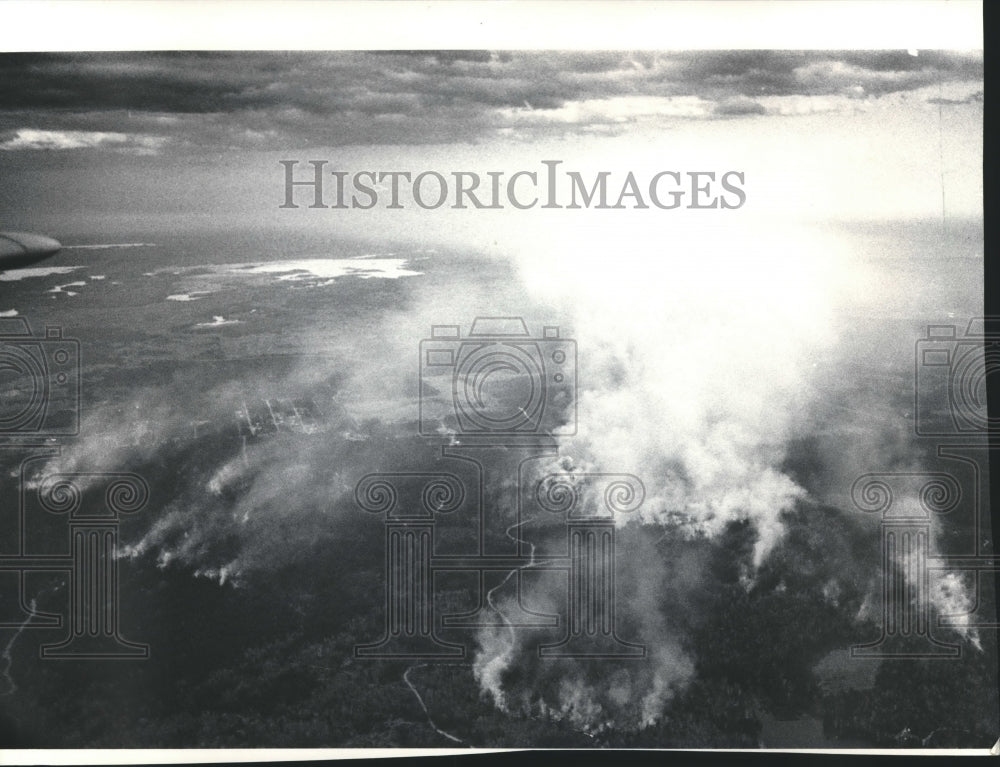 1986 Press Photo forest fire in Marquette County, Upper Peninsula, Michigan - Historic Images
