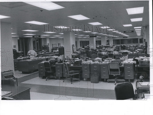 1966 Press PhotoThe Milwaukee Journal News Department at Night in Wisconsin - Historic Images