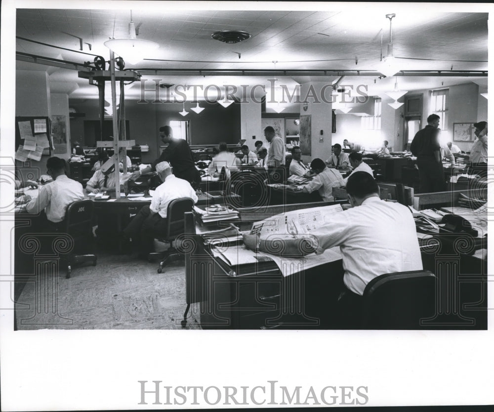 1960 Press Photo The Milwaukee Journal News Department City Room in Wisconsin - Historic Images