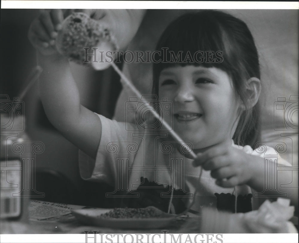 1993 Press Photo Angela Conway with Her Completed Father's Day Gift - Historic Images