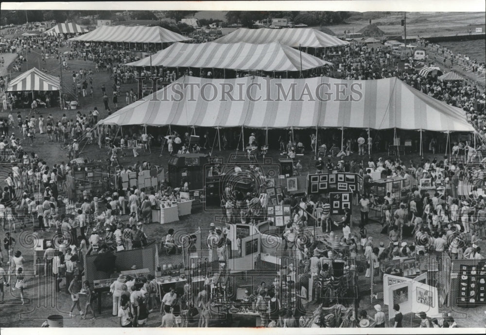 1975 Press Photo Lakefront Festival of Arts With 185 Exhibits - mjb04551 - Historic Images