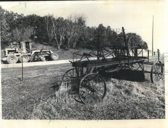 1961 Press Photo A Pull-type Road Grader Sits Next to a Modern Grader-Historic Images