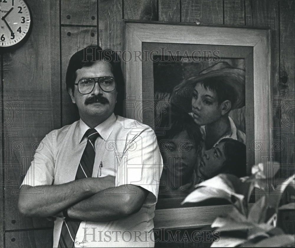 1990 Press Photo Rene Farias new director of La Casa de Esperanza in Waukesha - Historic Images