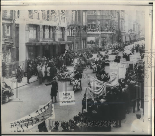 1967 Press Photo London demonstrations against Soviet Premiere Kosygin.-Historic Images