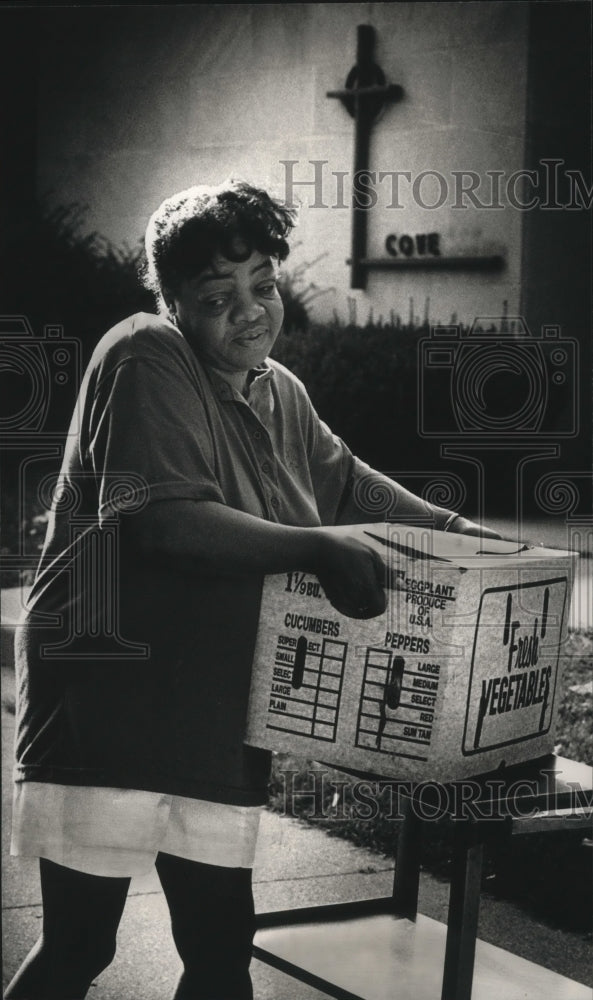 1991 Press Photo Mary Quinell, Pioneer of Farm/City Link Program Moves Produce - Historic Images