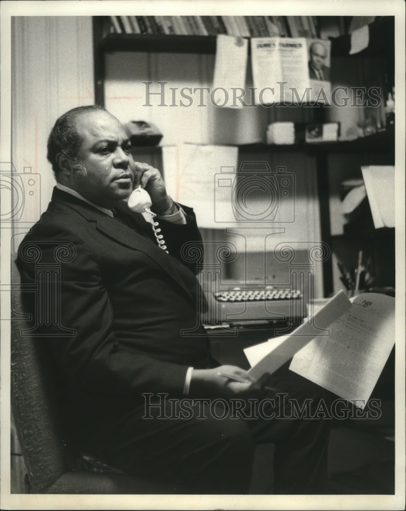1971 Press Photo James Farmer Spends Long Hours in His Home Office Near D.C. - Historic Images