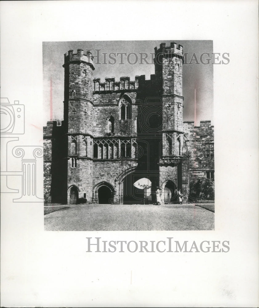 1966 Press Photo Battle Abbey's Gate At the Site of the Battle of Hastings - Historic Images