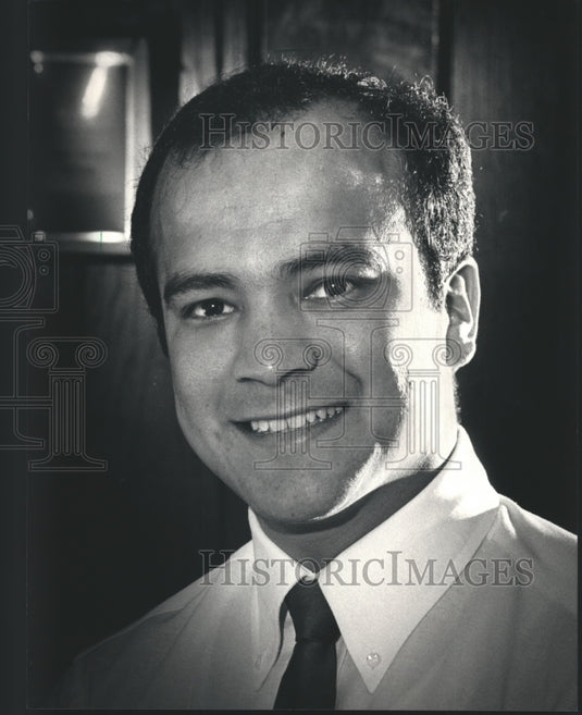 1987 Press Photo Milwaukee Officer Ramon Galaviz, continues education - Historic Images