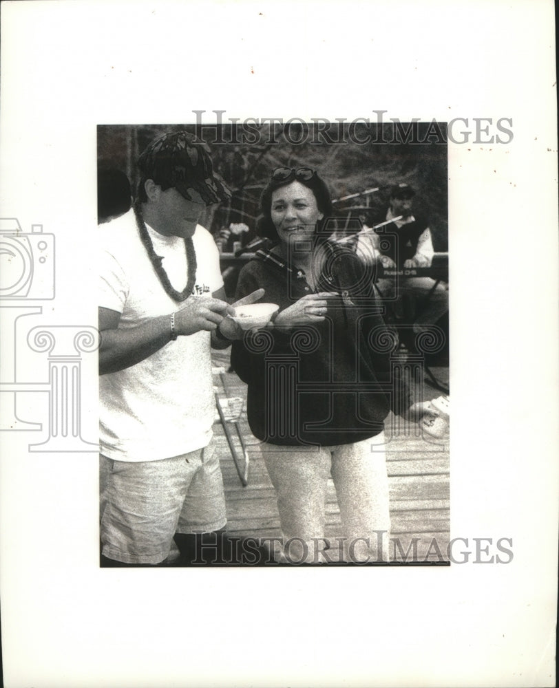 1993 Press Photo Mother of Green Bay Packets football player Brett - mjb05451 - Historic Images