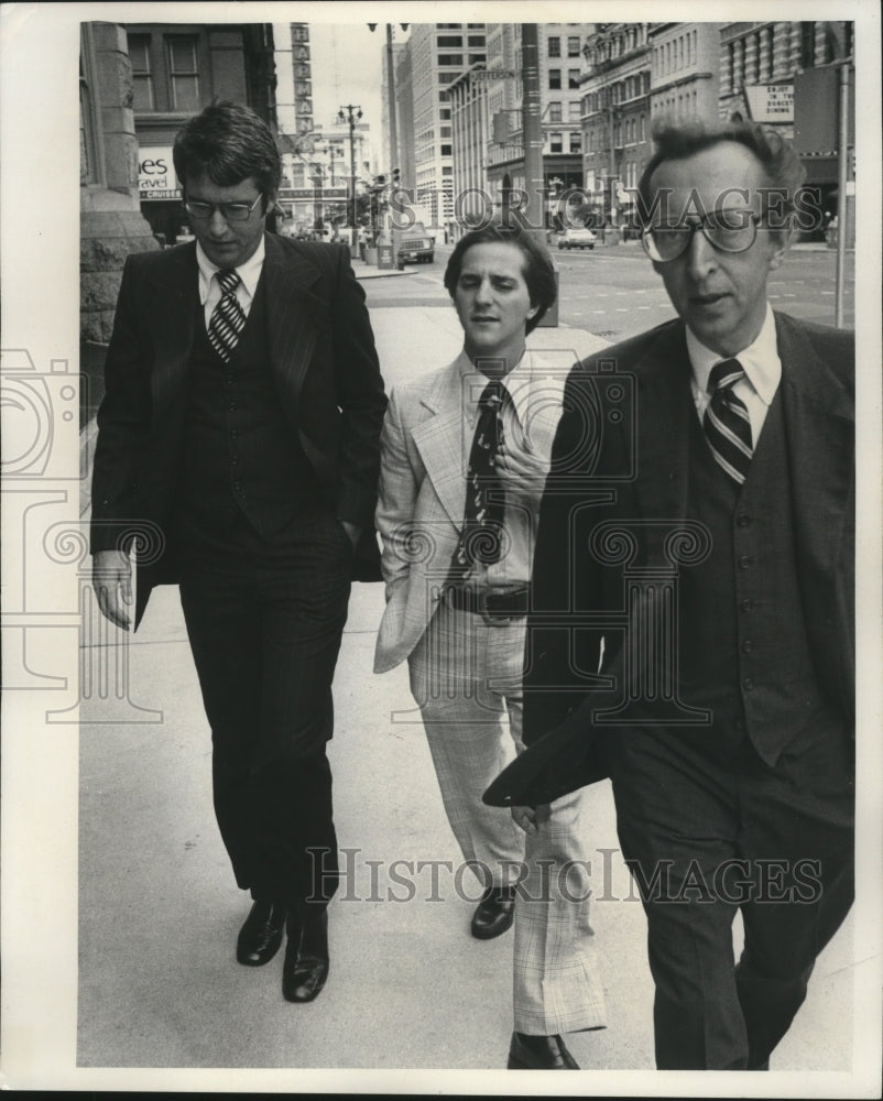 1976 David Fine at Federal Building Milwaukee-Historic Images