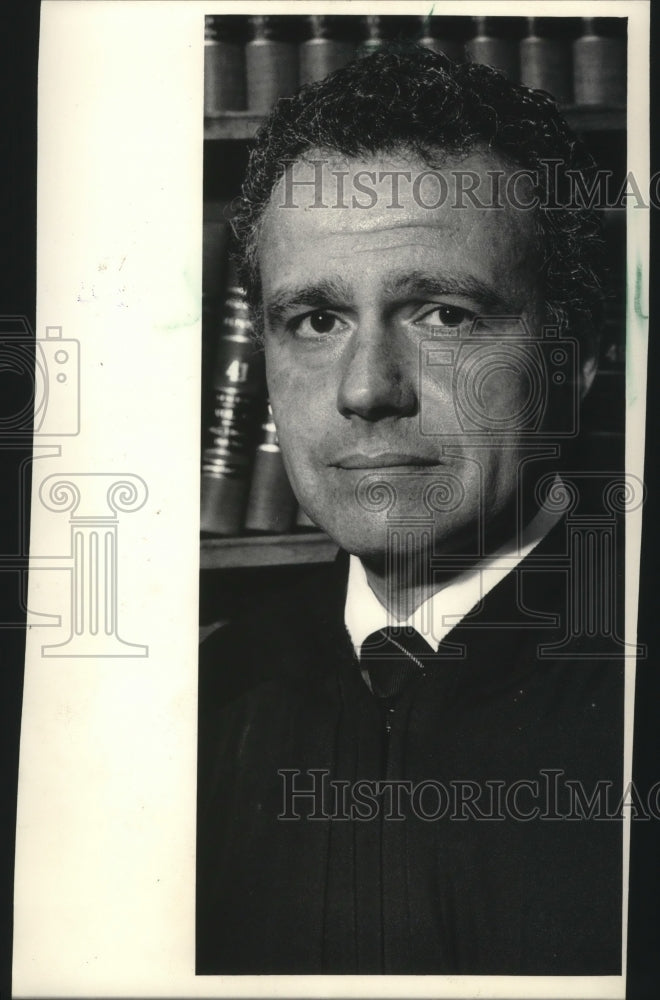 1984 Press Photo Milwaukee County Circuit Judge Ralph Adam Fine - Historic Images