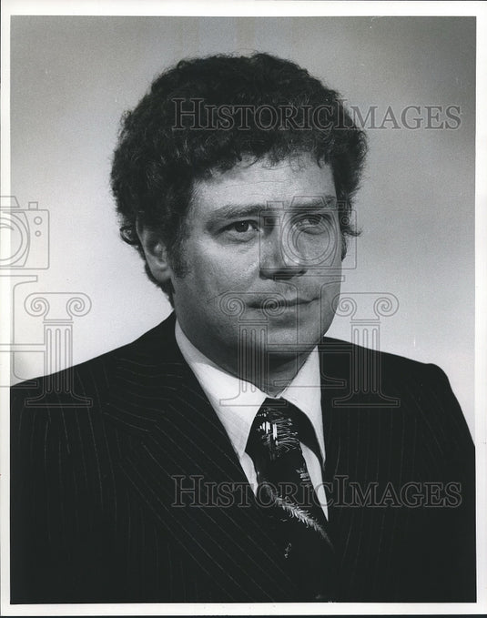 Press Photo Joseph W. Lewis of Milwaukee company Johnson Controls, Incorporated - Historic Images