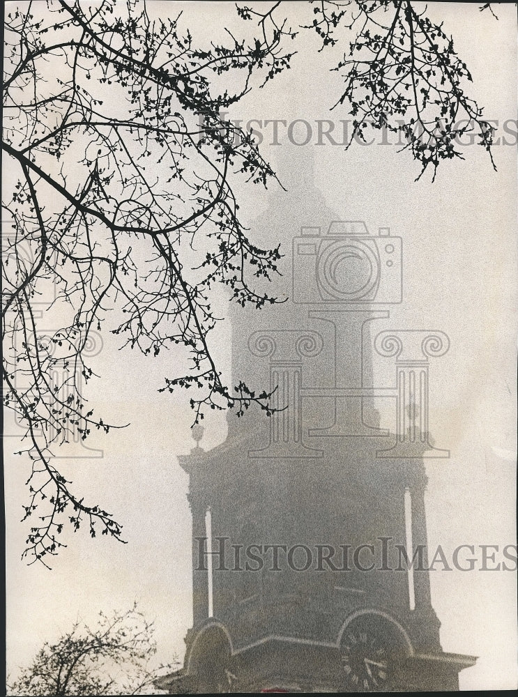 1947 Press Photo Saint Johns cathedral steeples, disappear in fog, Milwaukee. - Historic Images