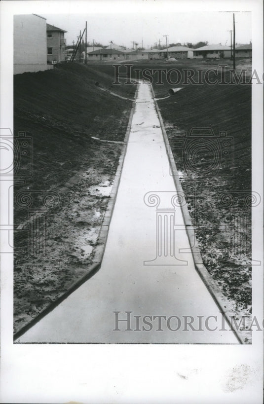 1963 Press Photo The Concrete Riverbed of the Flood Controlled Honey Creek - Historic Images
