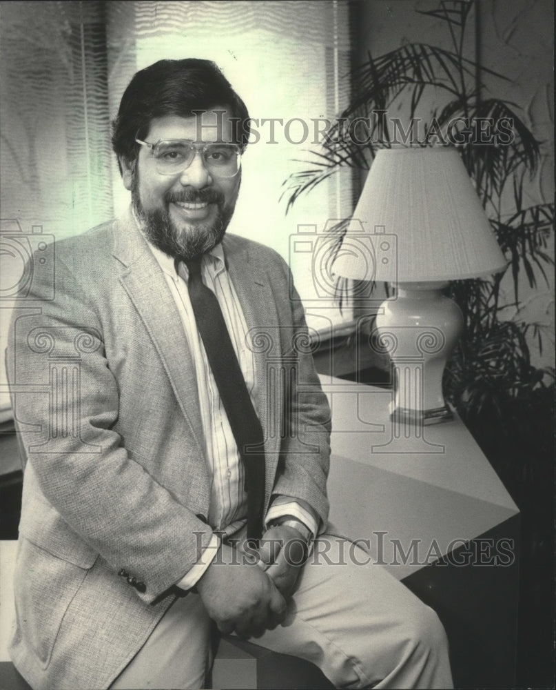 1984 Press Photo Ness Flores Chairman of State Public Service Commission - Historic Images